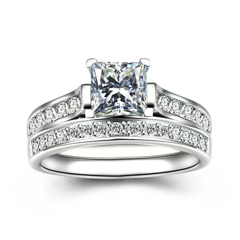 Personalized design, stylish and simple diamond-set square zircon two-piece ring set.