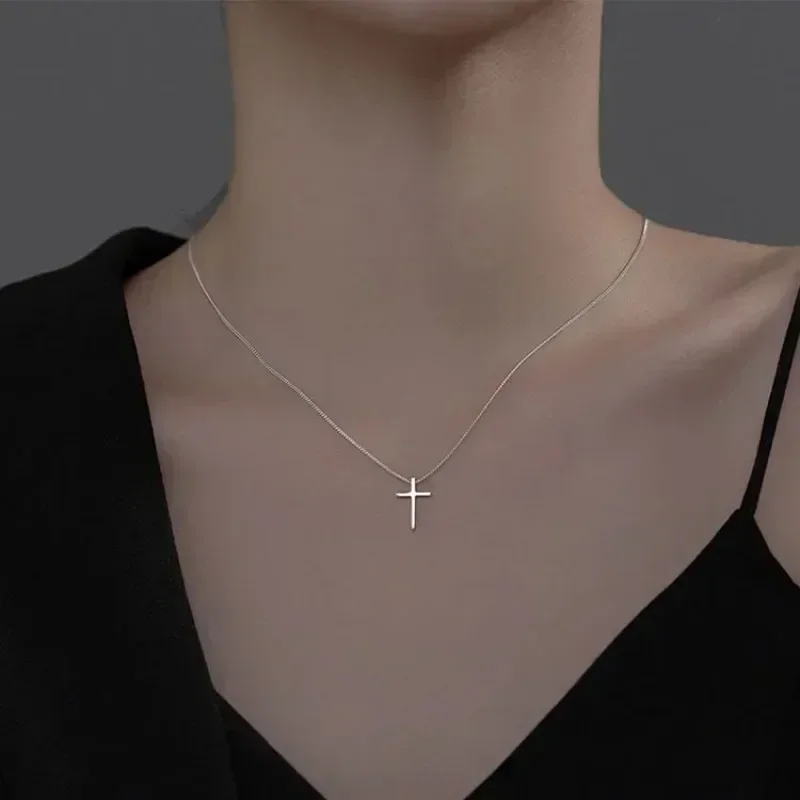 Fashionable and Minimalist Cross Pendant Necklace for Women and Men, Chain Necklace for Cool Girls, Punk Hip-hop Jewelry Gift