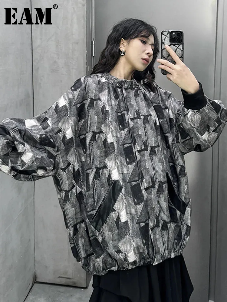 

[EAM] Black Denim Printed Big Size Casual Jacket New Stand Collar Long Sleeve Women Coat Fashion Tide Spring Autumn 2024 1DH4798