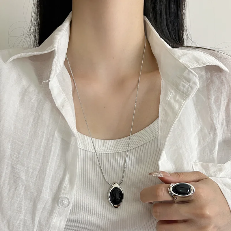 

Oval egg-shaped black agate long women's new retro necklace