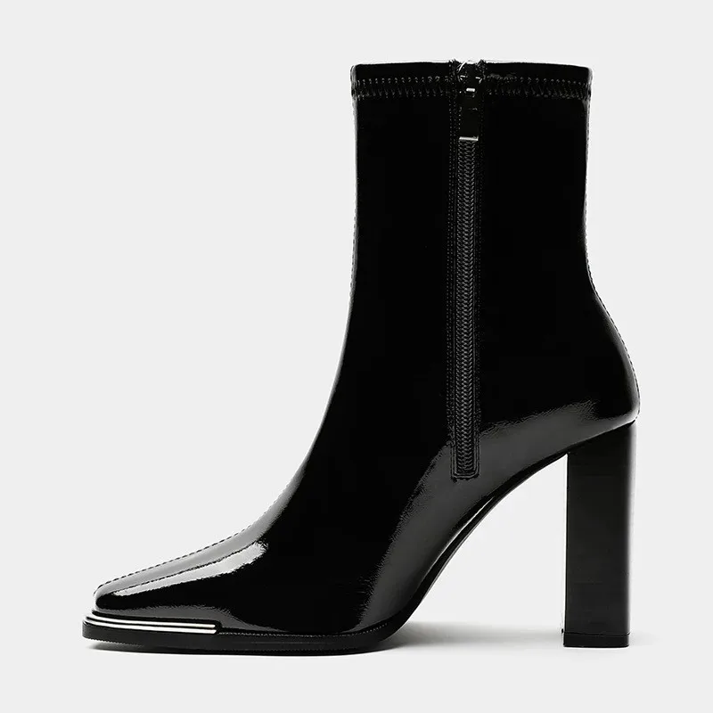 

Новые осенне-зимние короткие сапоги на мягкой подошве на толстом каблуке, ярким верхом и высоким каблуком для женщин.