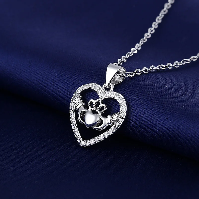 Geometrically refined and simple yet fashionable heart-shaped high-quality necklace made of 925 sterling silver. Ideal for styli
