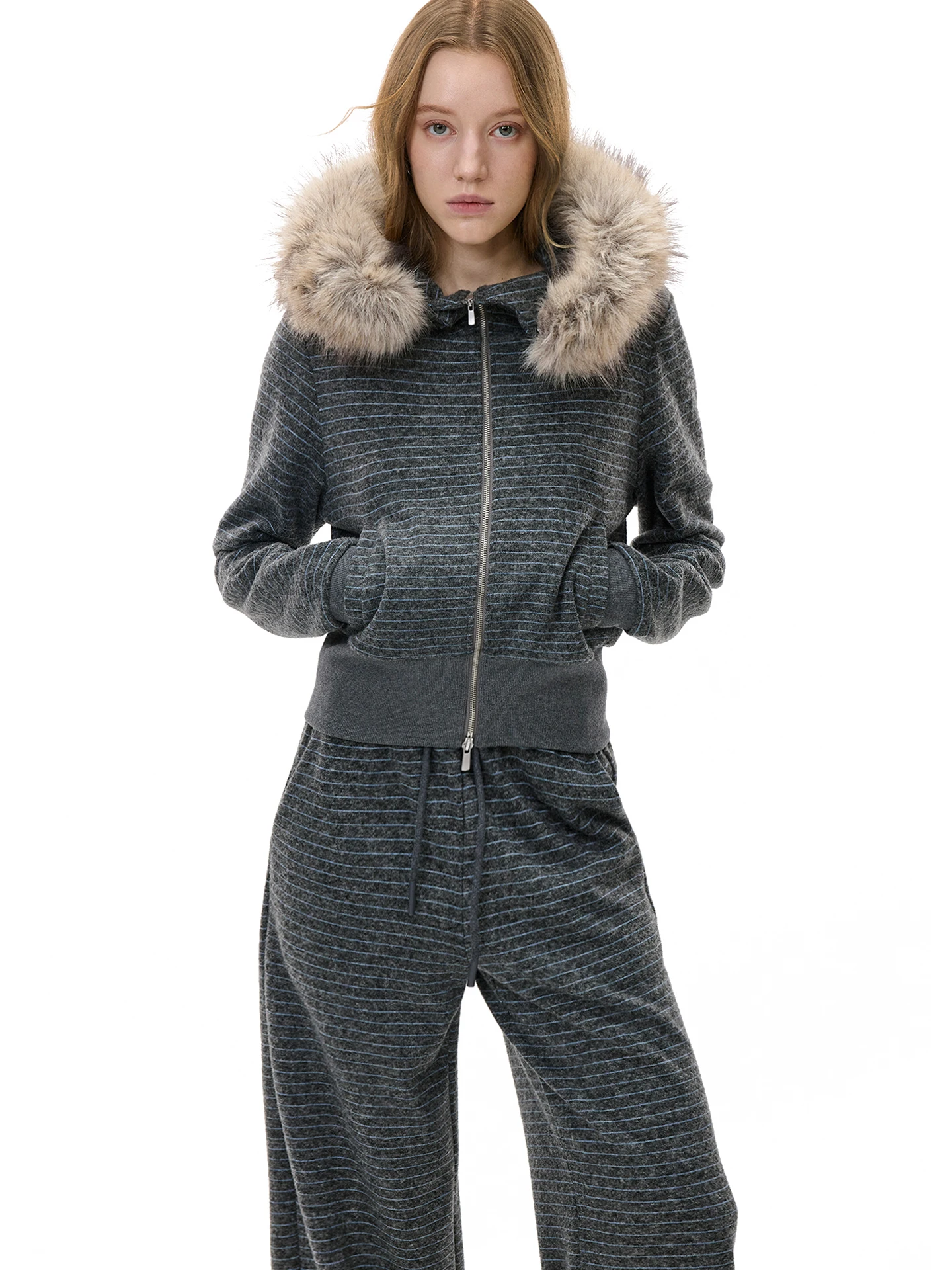 

Женский комплект Monroo: толстовка с капюшоном и съемным меховым воротником, свободные брюки из шерстяной смеси, повседневный зимний наряд