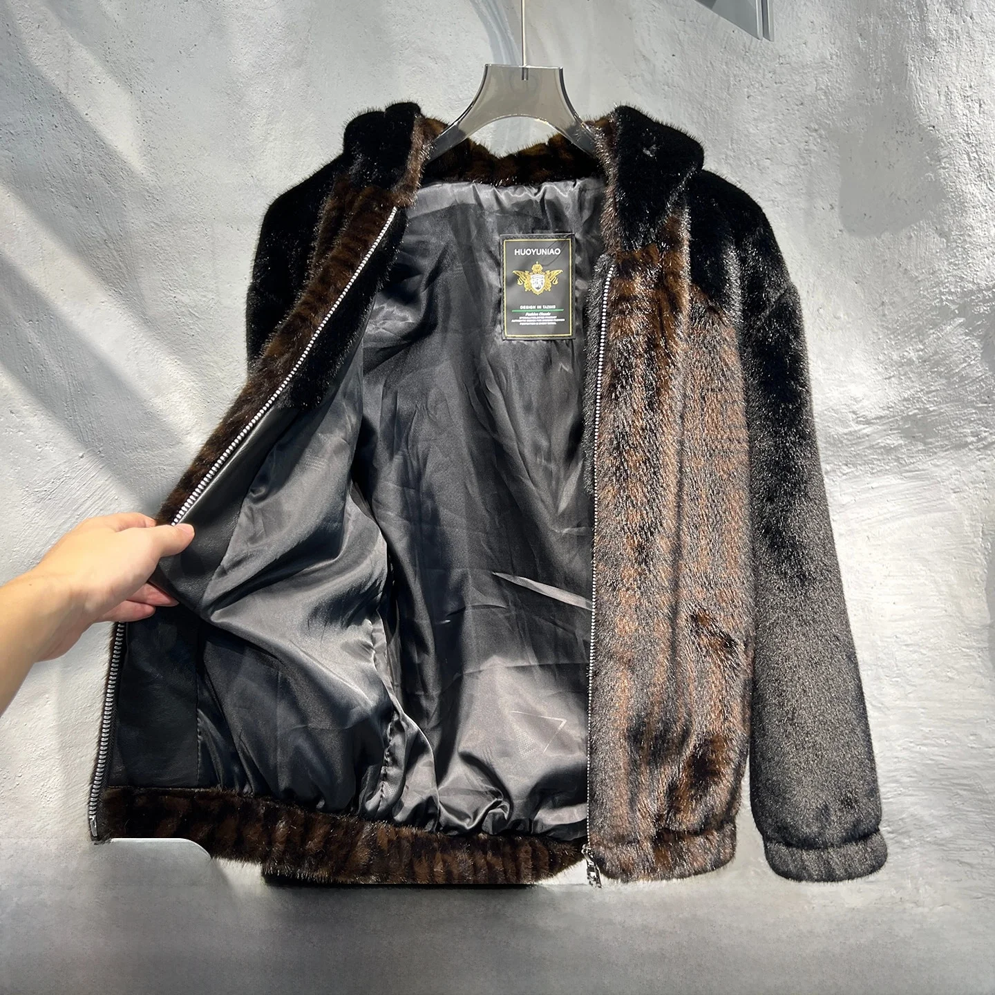 

Smooth Leather like Men's Hooded Jaet Faionable Casual Mink Velvet Coat for Autumn And Winter Polyester Fiber