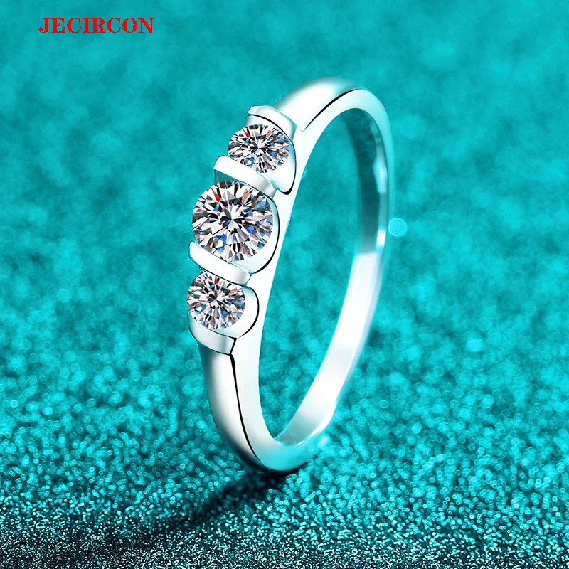 

Кольцо JECIRCON из стерлингового серебра S925 с муассанитом - модное легкое роскошное кольцо с 3 камнями, сверкающее кольцо цвета D 0,5 карата для повседневного использования и вечеринки