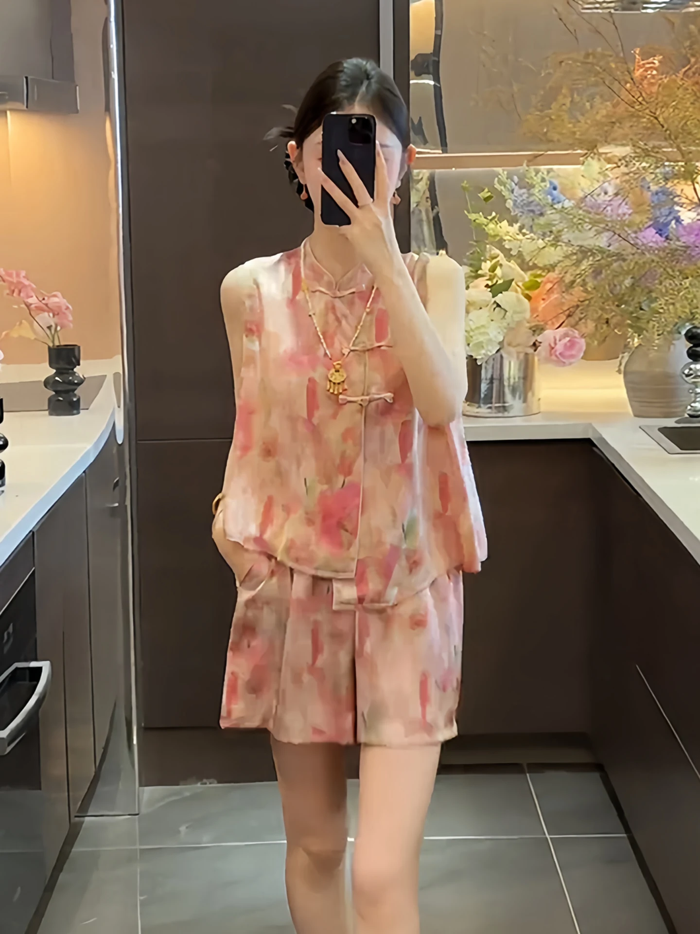 

Unique Fashionable Women's Sleeveless Two-Piece Set Elegant National Style Short Shorts High-End Summer Outfit for Ages 25-35