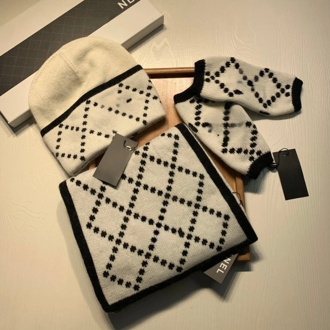 العلامة التجارية كامل مطبوعة رسالة C محبوك قبعة الجلد ودية حقيبة رئيس قبعة باردة وشاح دافئ + قفازات ثلاث قطع الكشمير مجموعة