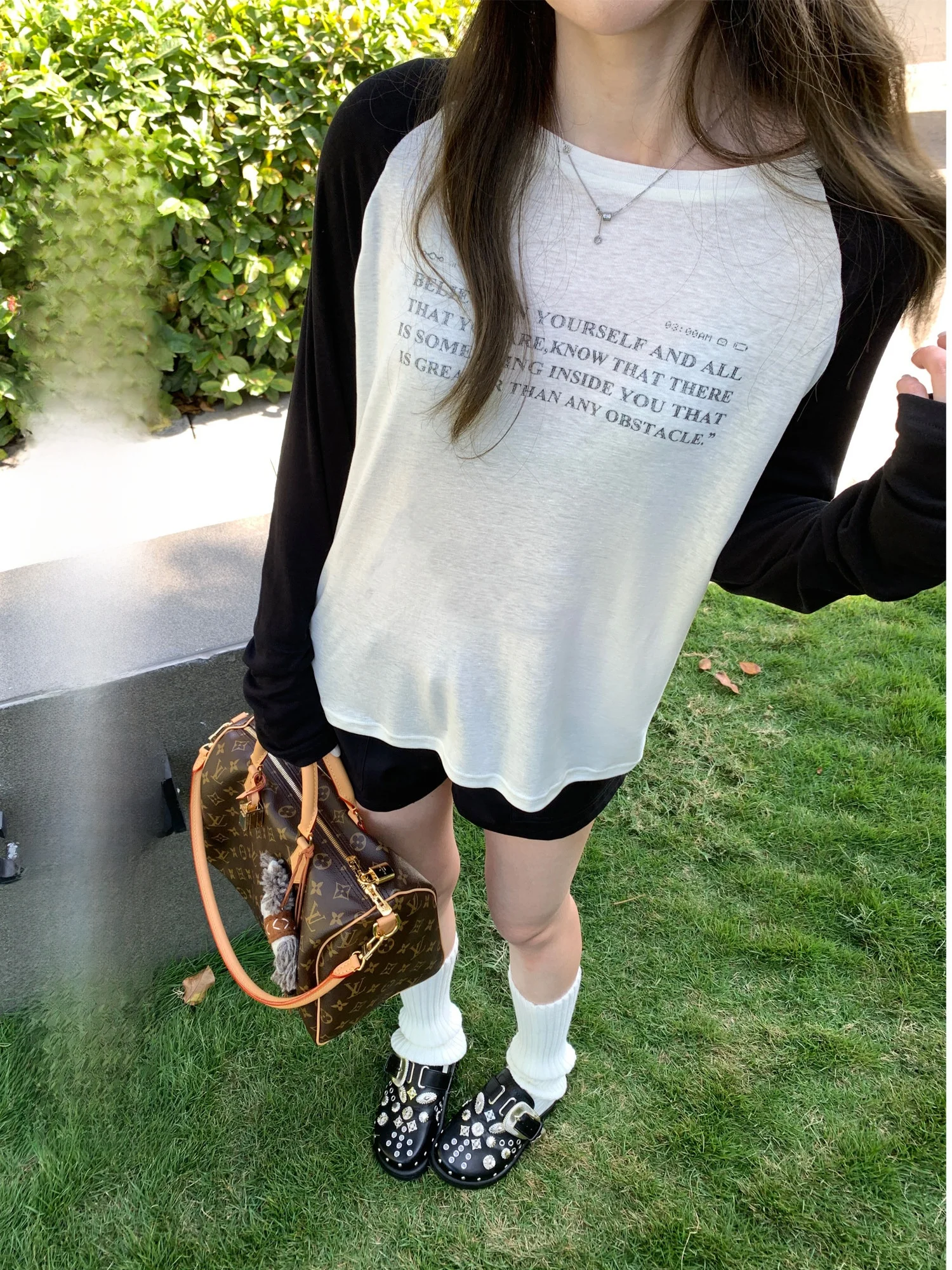 Iny Letter White Bl…