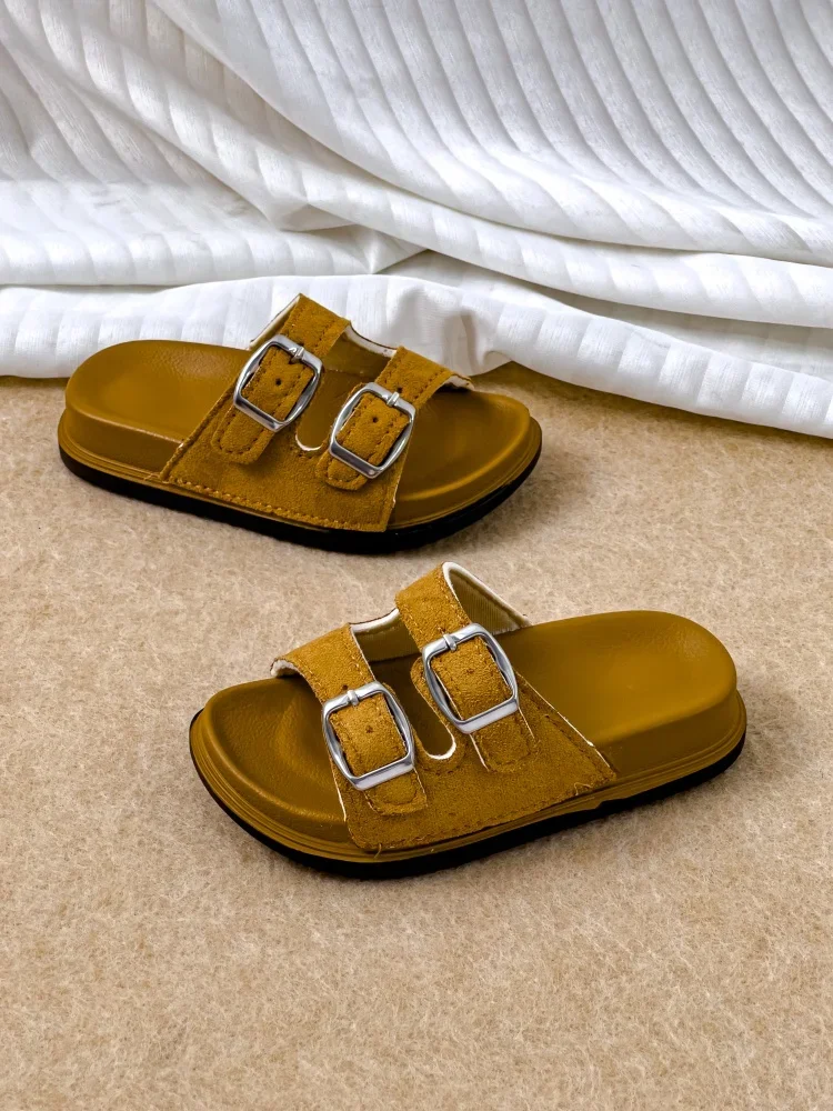 

Summer children's sandals are stylish with soft soles and sandals slippers outside