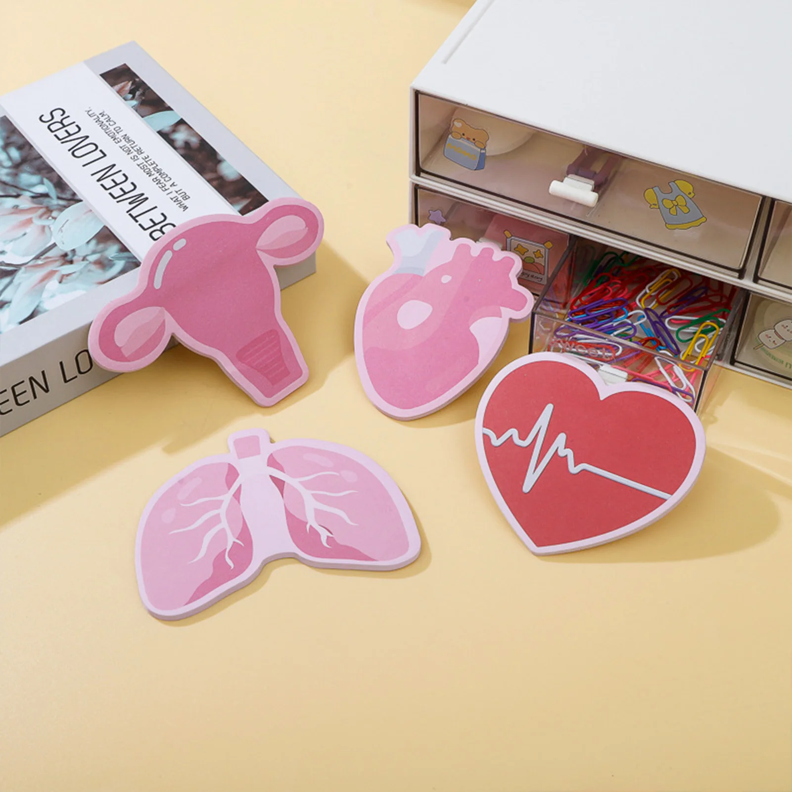 مجموعة ملاحظات مكونة من موضوع الرعاية الصحية للأطفال، مجموعة محاكاة بسيطة، مفكرة لاصقة قوية يمكن أن تمزقها بشكل عادي.