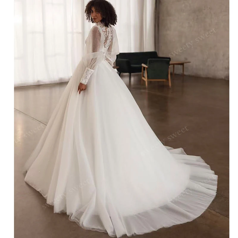 エレガントなウェディングドレス サテン 刺繍レース付き Aライン ボールガウン フルスリーブ Oネック カスタマイズされた花嫁ボタン Vestido De Novia