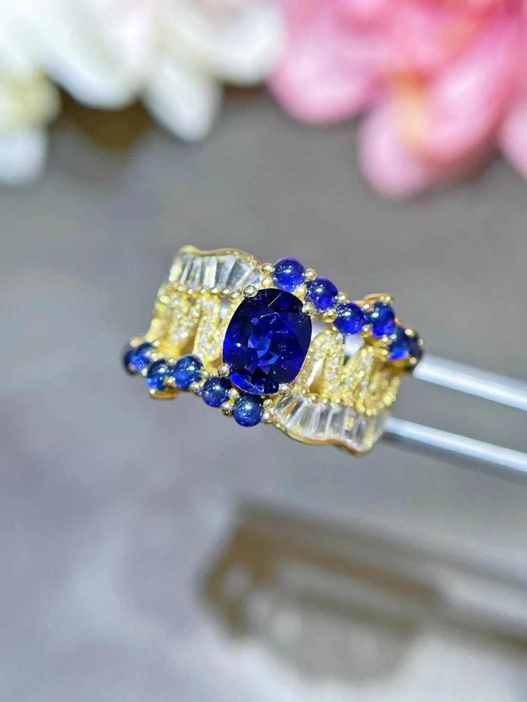 natural non-burnt sapphire ring royal blue color 18K yellow gold with diamond gemstone luxury jewelry  AIG certificate