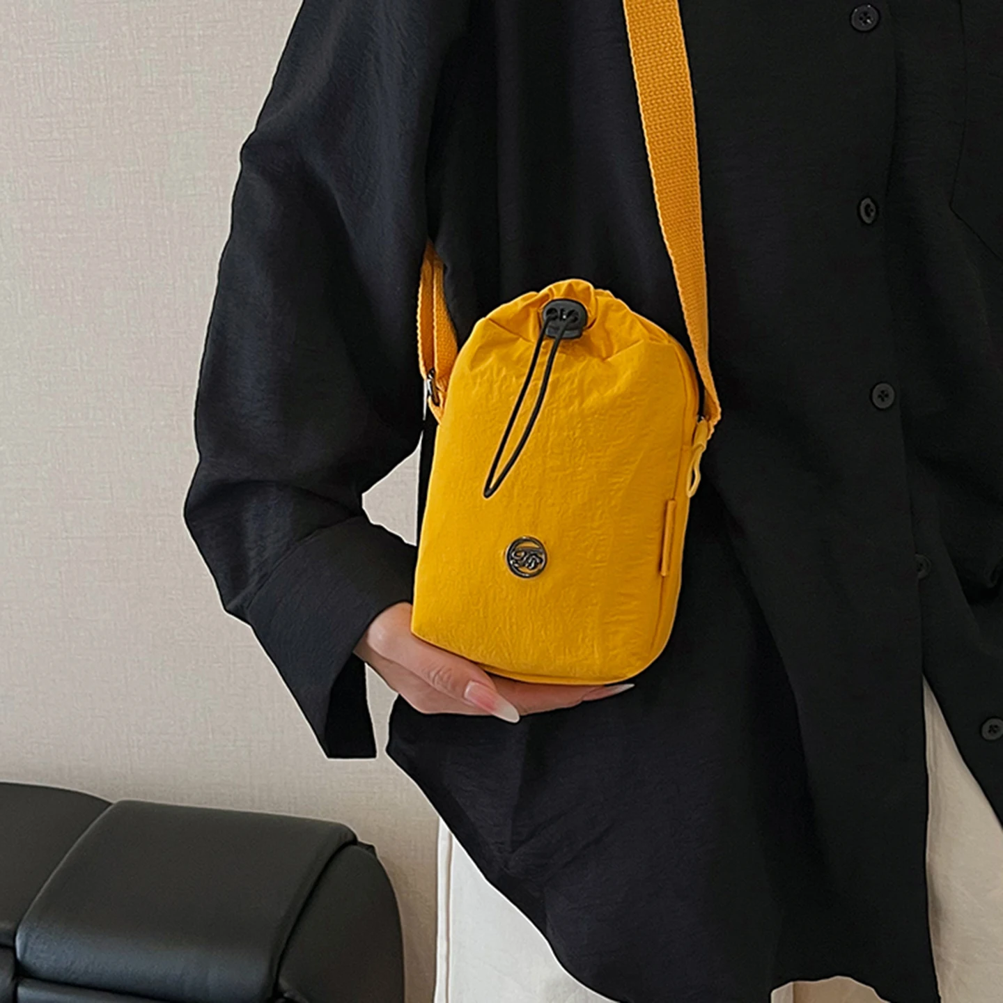 

2025 New Summer Crossbody Bag Lightweight Nylon Outdoor Mobile Phone Bag Versatile Water Cup Bag Youth Faion Small Bag