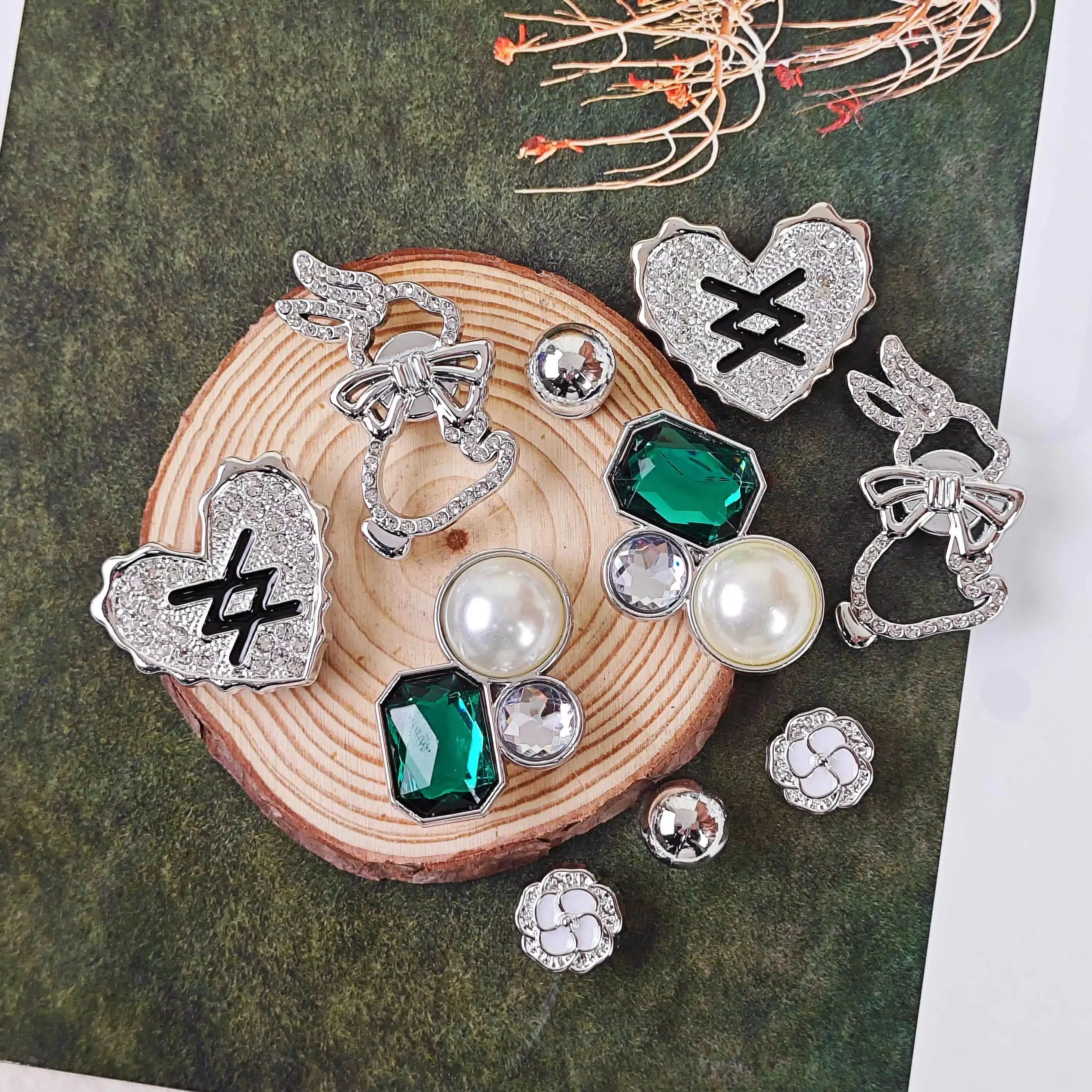 10Pcs DIY Shoe Decoration Charms Shiny Silver Rabbit, Heart, Flower, Geometric Diamond Decorative Buckles Non-Metallic Lightweight Material Y2K Fashion Versatile Cute Personality Style for Men and Women Suitable for Eva Beach Shoes, Sandals, Removable Shoe Decoration, Holiday Gift