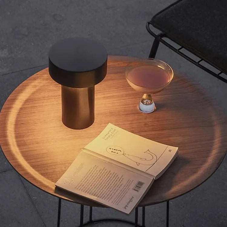 Design minimaliste moderne USB charge Mini lampe de bureau salle à manger chambre bureau éclairage lampe de Protection des yeux