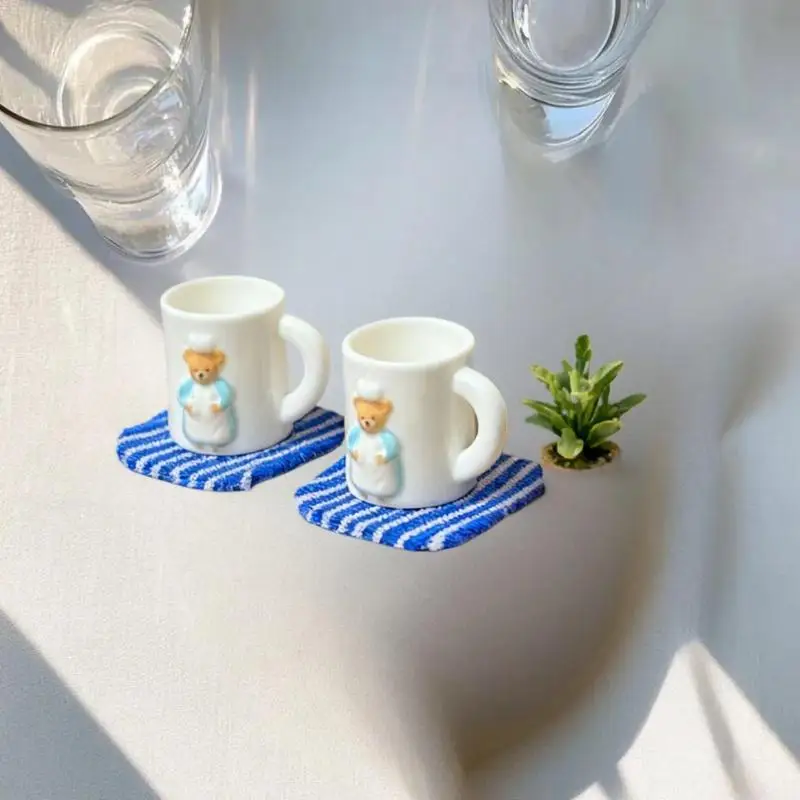 แก้วน้ำหมีจิ๋ว 2 ชิ้น สำหรับตกแต่งบ้านตุ๊กตา ของเล่นเสริมสร้างจินตนาการ