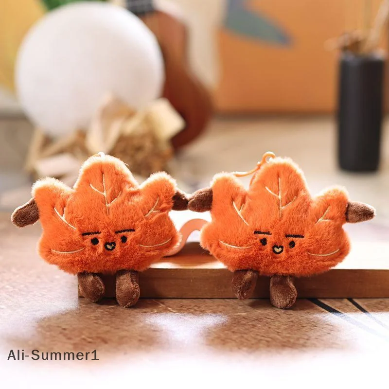 พวงกุญแจตุ๊กตาใบเมเปิลน่ารัก 1 ชิ้น ของตกแต่งกระเป๋าเป้ ของขวัญ