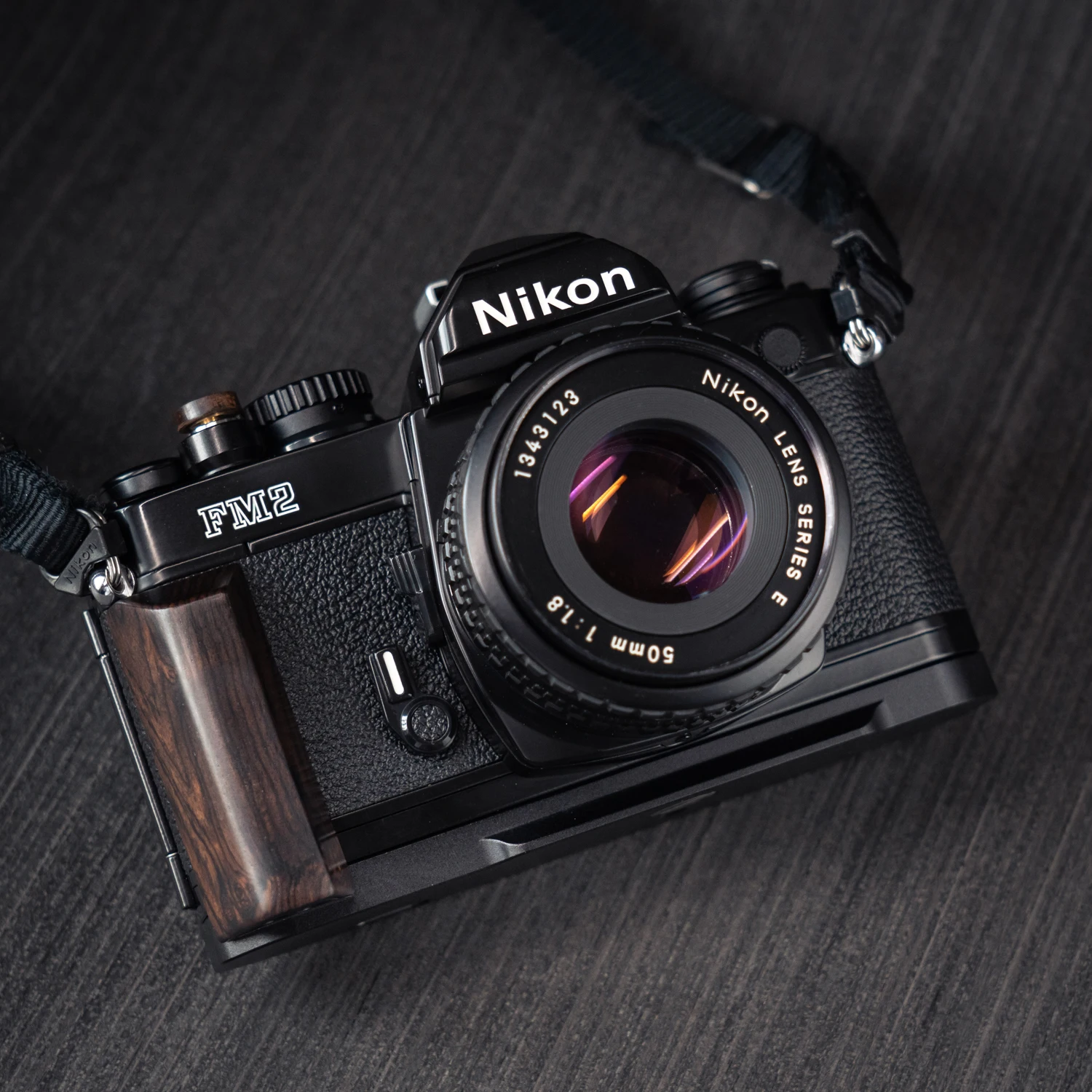 YUWOOD FM2 L-förmige Montageplatte mit Holzgriff für Nikon FM2 FM FM3A FE FE2. Integrierte Arca-Swiss-Schnellwechselplatte – Detail 15