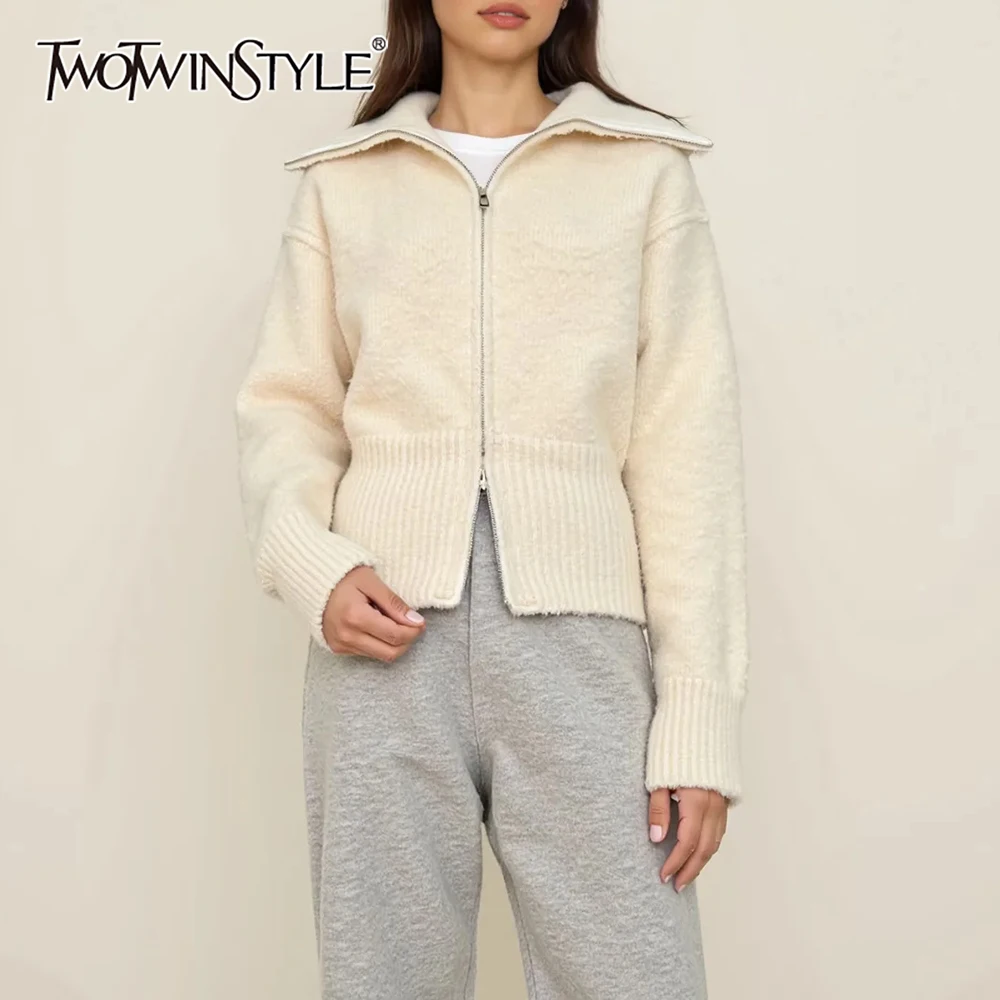 

TWOTWINSTYLE однотонная минималистичная утягивающая куртка для женщин с лацканами и длинными рукавами в стиле пэчворк на молнии повседневный вязаный кардиган женский осенний