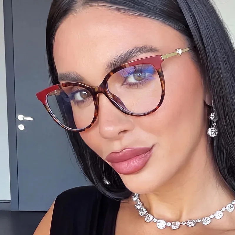 2026 New Fashion Cat-Eye Plain Glasses Women's Luxury Oversized Comfortable High-Definition Goggles Pearl Temples Trendy Eyewear