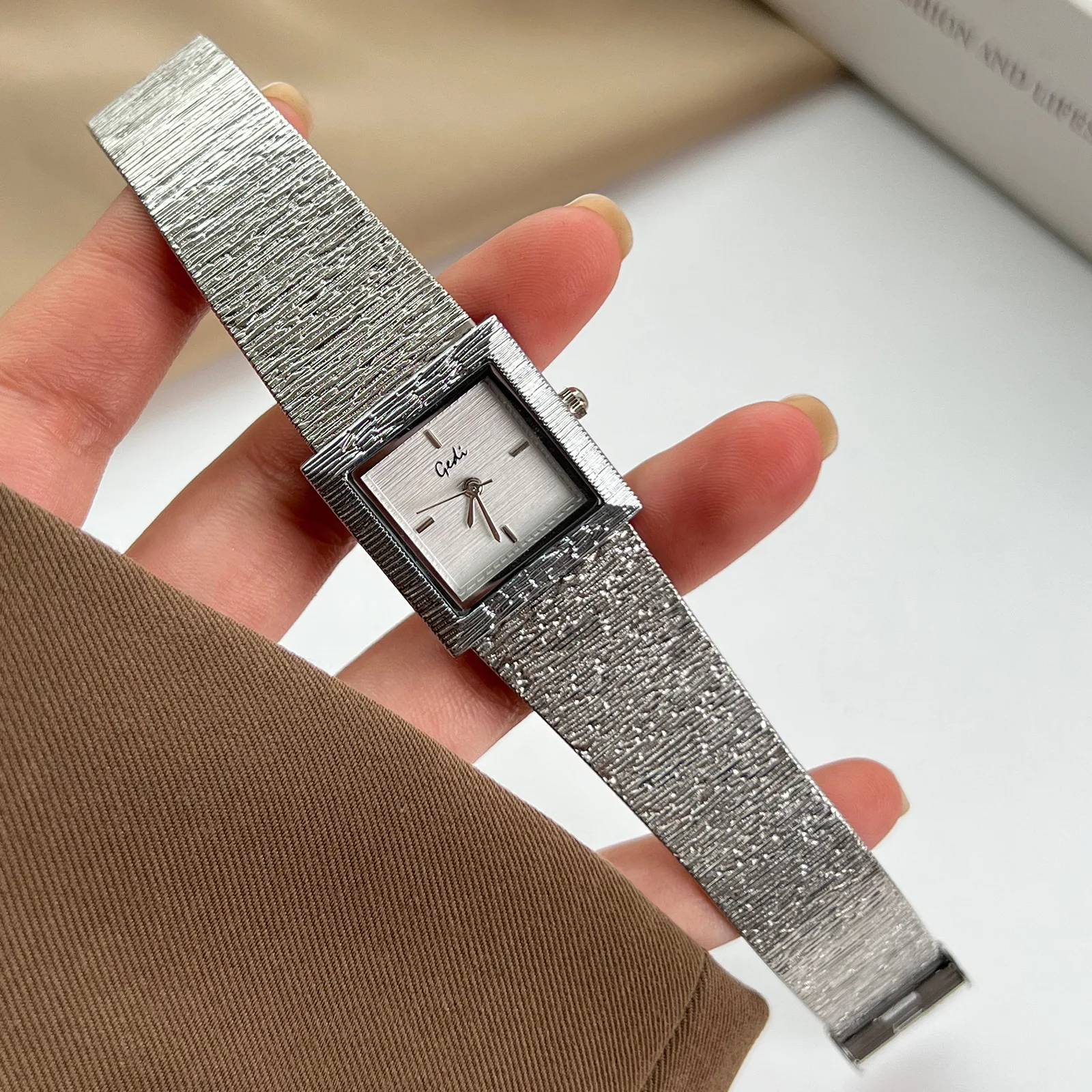 YFY textured square small gold watch women's retro light luxury steel belt quartz watch workplace versatile watch