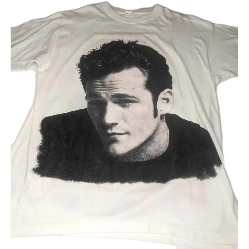 تي شيرت Luke Perry Beverly Hills 90210 من التسعينيات تي شيرت أوروبي نادر من الأمام والخلف مقاس XL