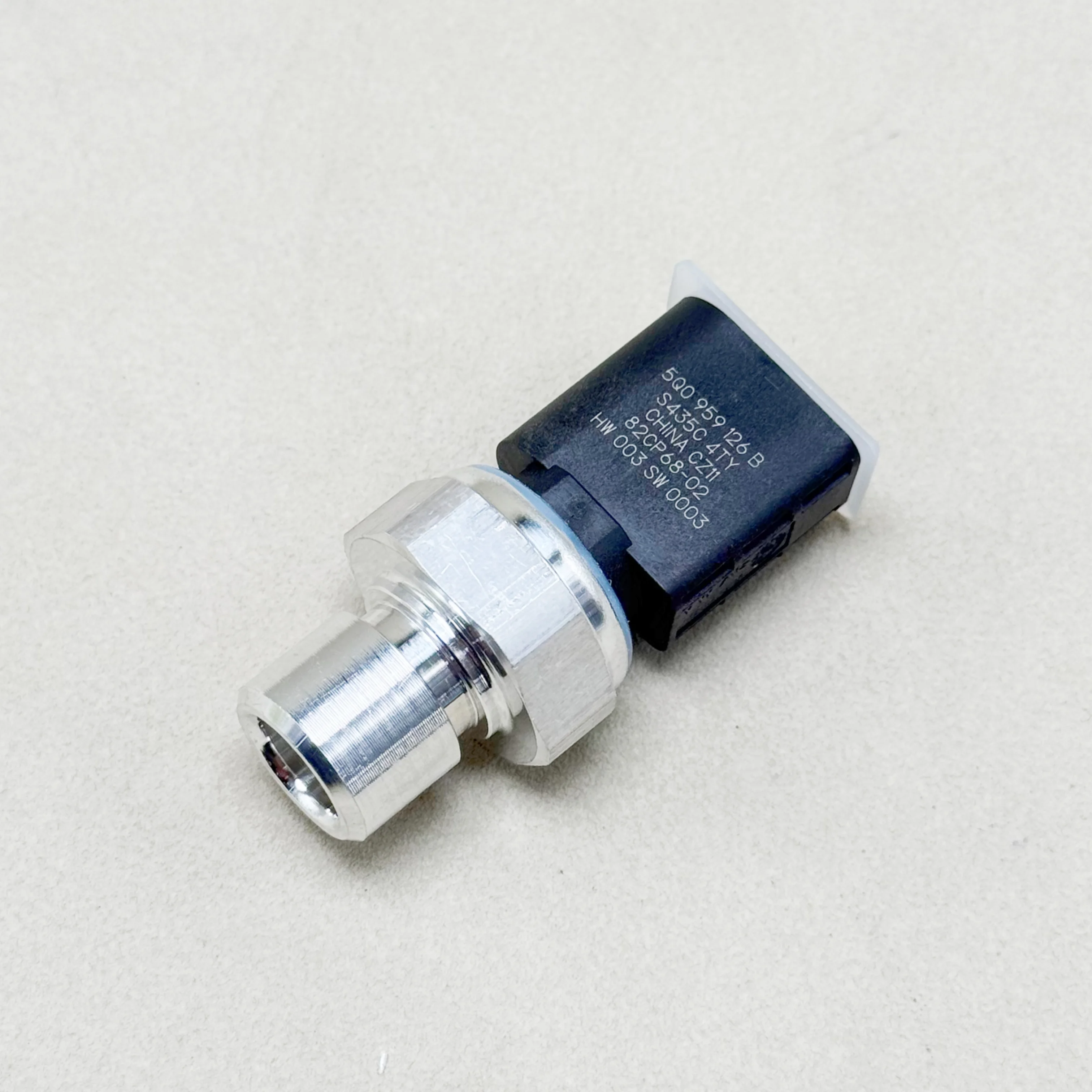4H0959126B A/C Air Conditioning Pressure Switch Sensor For Audi A3 A4 A5 A6 A7 A8L Q5 R8 TT VW Golf Touareg SEAT LEON SKODA