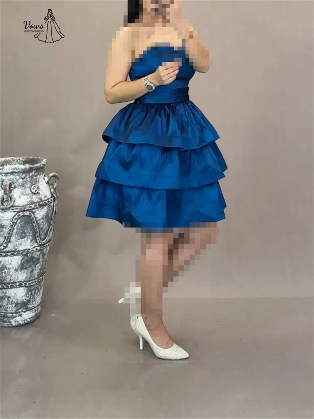 ชุดราตรีงานแต่งงานสั่งตัดพิเศษสำหรับพิธีแต่งงานปี 2025 ทรงเอ กระโปรงสั้นหลายชั้นแบบเปิดไหล่