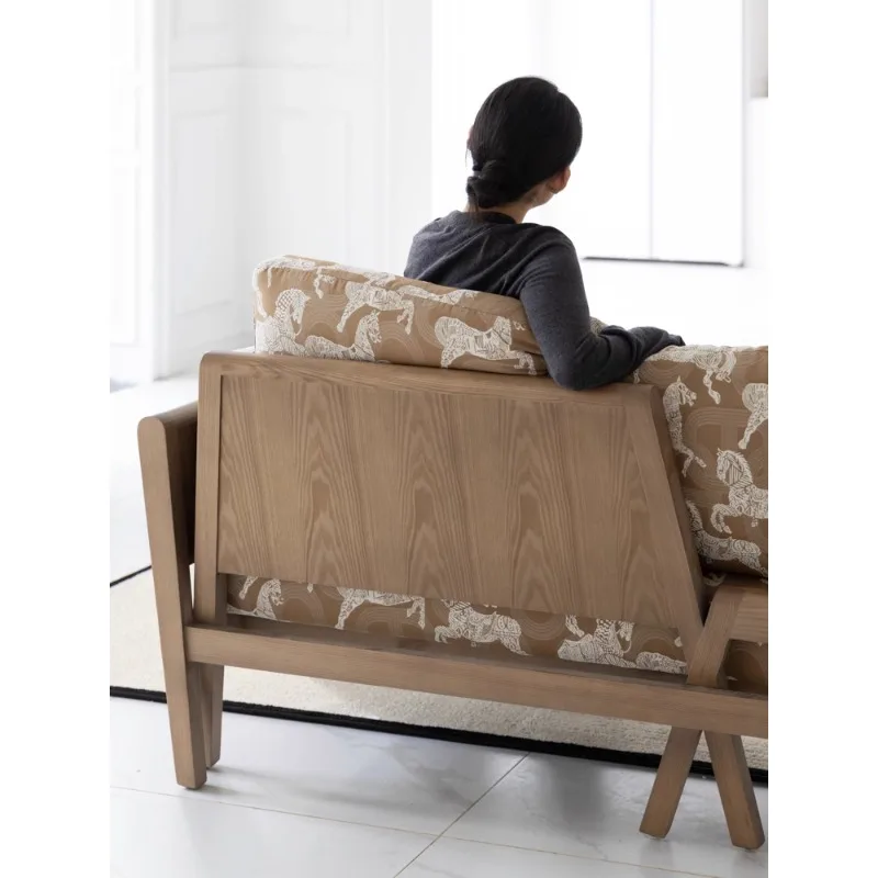 Luie fauteuil van massief hout