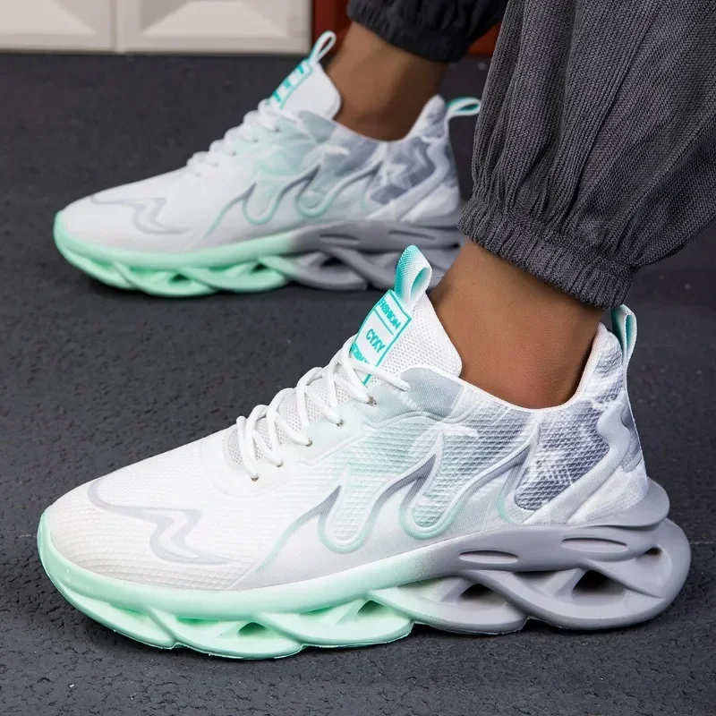 أحذية رياضية كاجوال للرجال قابلة للتنفس خفيفة الوزن مطبوعة باللهب أحذية رياضية صيفية للتنس والجري والمشي لمسافات طويلة للرجال