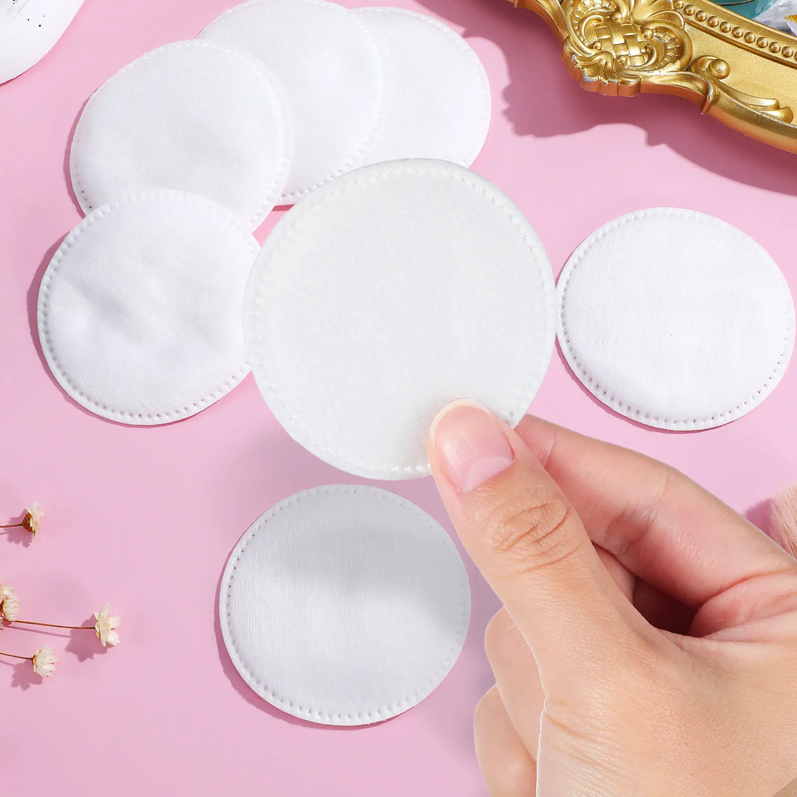 200Pcs Thickened Makeup Cotton Pads Three Layer Facial Cotton Rounds for Makeup Removal Toner Application Make Up Remover Cloth