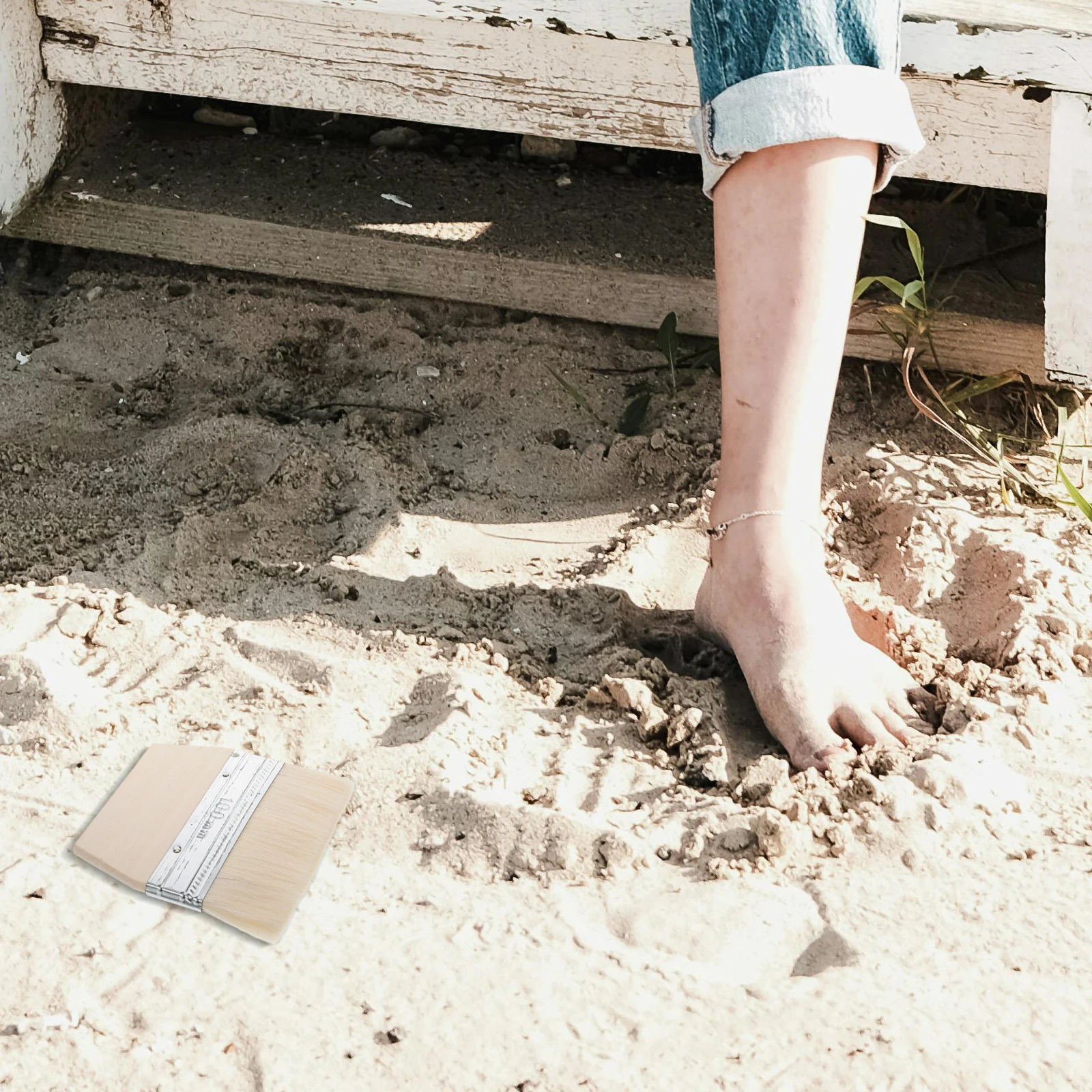 

Portable Lightweight Soft Bristle Beach Sand Remover Brush Ergonomic Design Body Brush For Beach Volleyball Activities