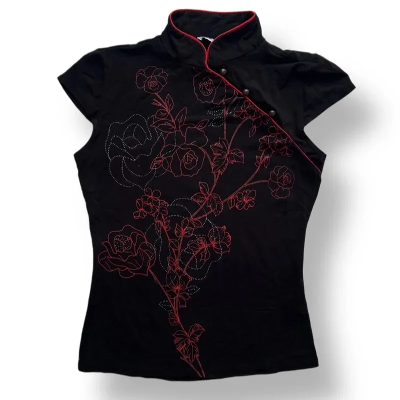 Harajuku Gothic violent aesthetic style for the summer 2026 Embroidered cheongsam with stand up collar buckle sleeveless slim