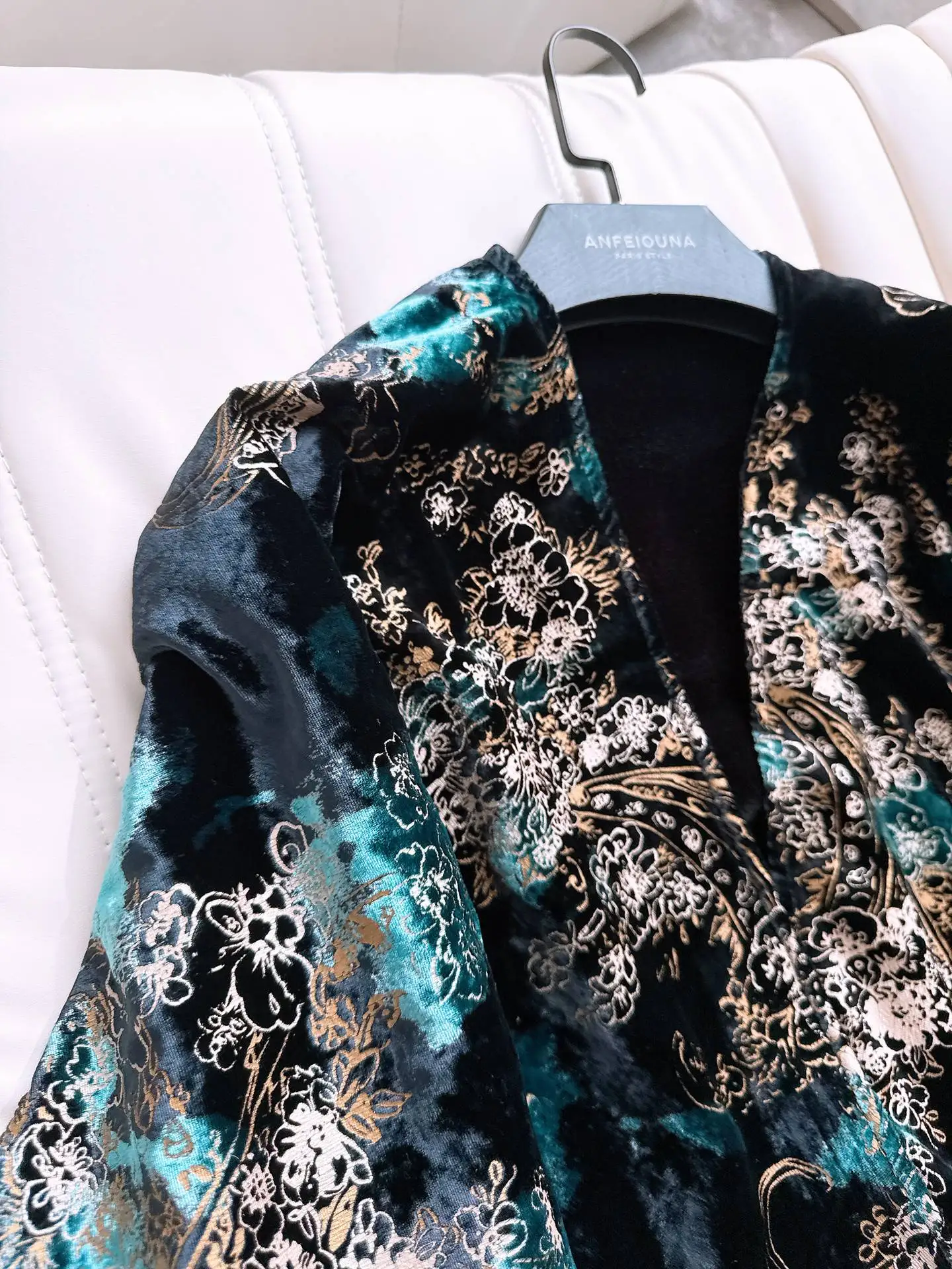 Elegant Black Velvet Embroidered  Jacket Loose Outerwear for Women Chinese Retro Style Luxury Casual Festival Wear