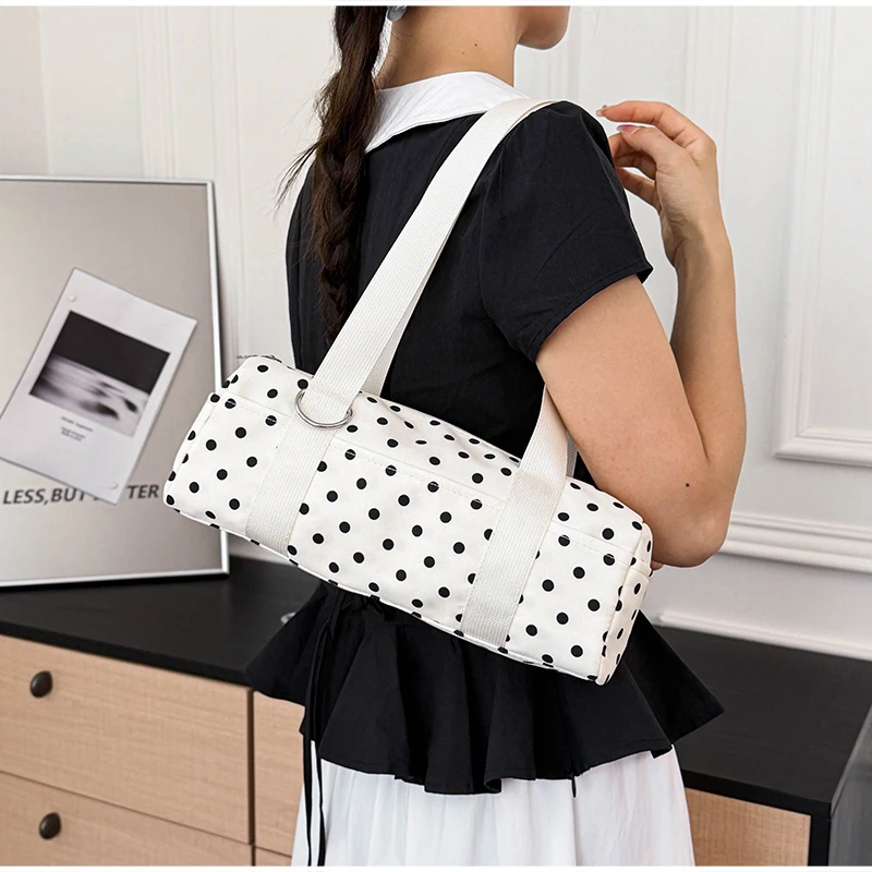 Gepunktete Schultertasche in langem Zylinderformat, Damen-Handtasche mit Tragegriff, zylindrische, leichte, schicke Tragetasche für den Arbeitsweg – Detail 14