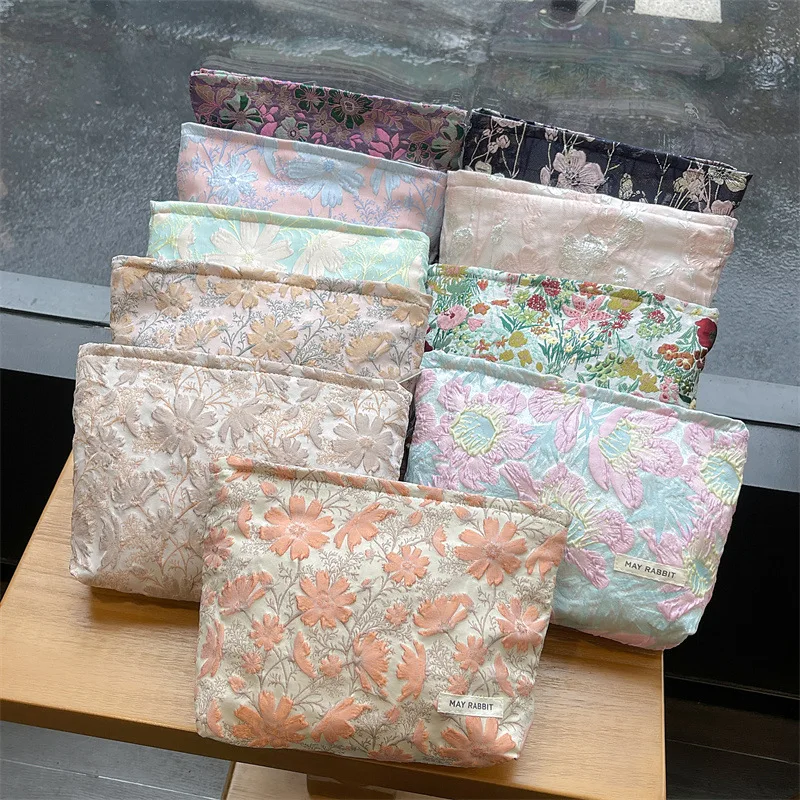 New Vintage Relief Flower High-quality Makeup Bag for Women Cosmetic Bag Large Capacity Canvas Makeup Pouch Travel Organizer