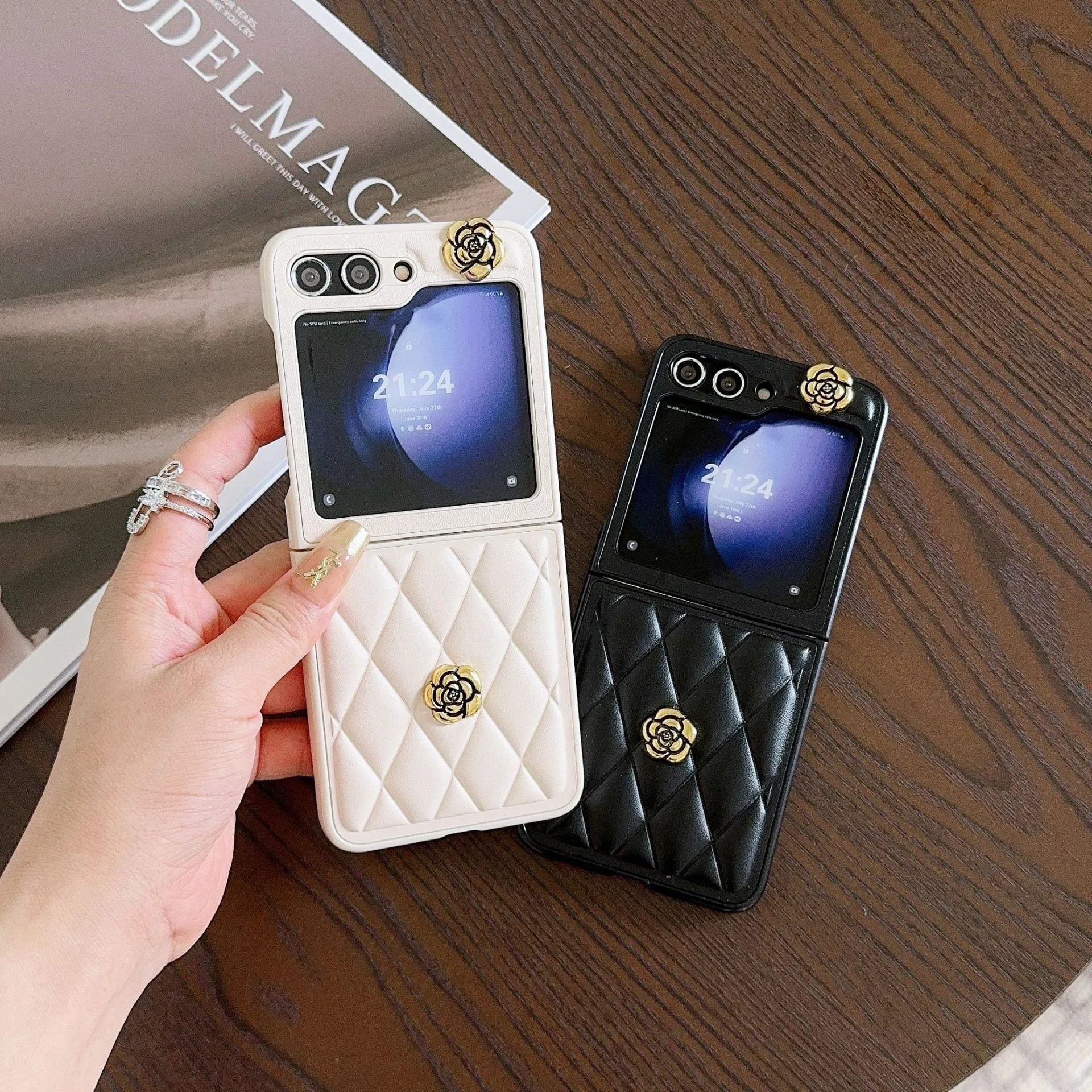

Gold Flower PU Leather Phone Case For Samsung Galaxy Z Flip 7 6 5 4 Protective Back Cover For ZFlip5 ZFlip6 ZFlip7 Case Shell