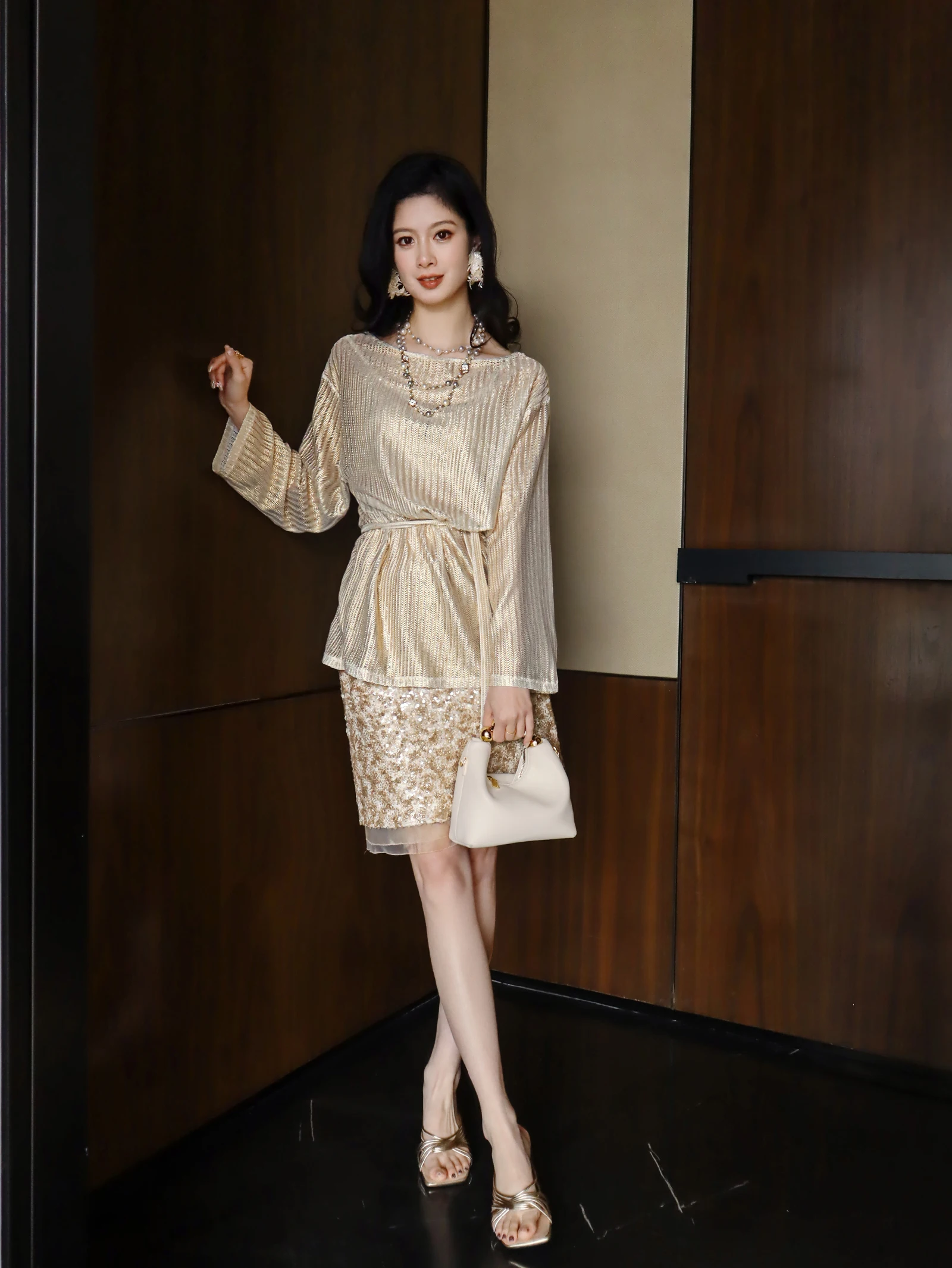 

Ажурный трикотажный топ свободного кроя, дышащий, модный, золотистый, легкий, летний, с дизайном на плечах, для туристических мест