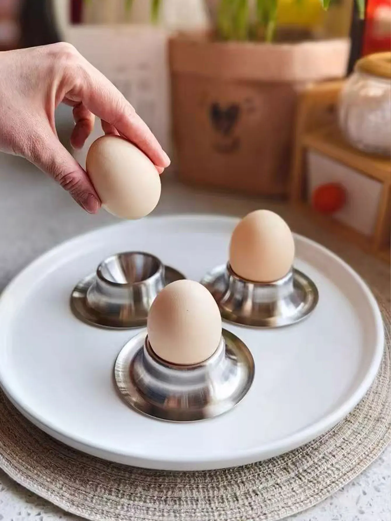 304 Stainless Steel Creative Egg Cup Egg Holder Round Egg Base Fancy Egg Display for Home Hotel Restaurant 2Pcs