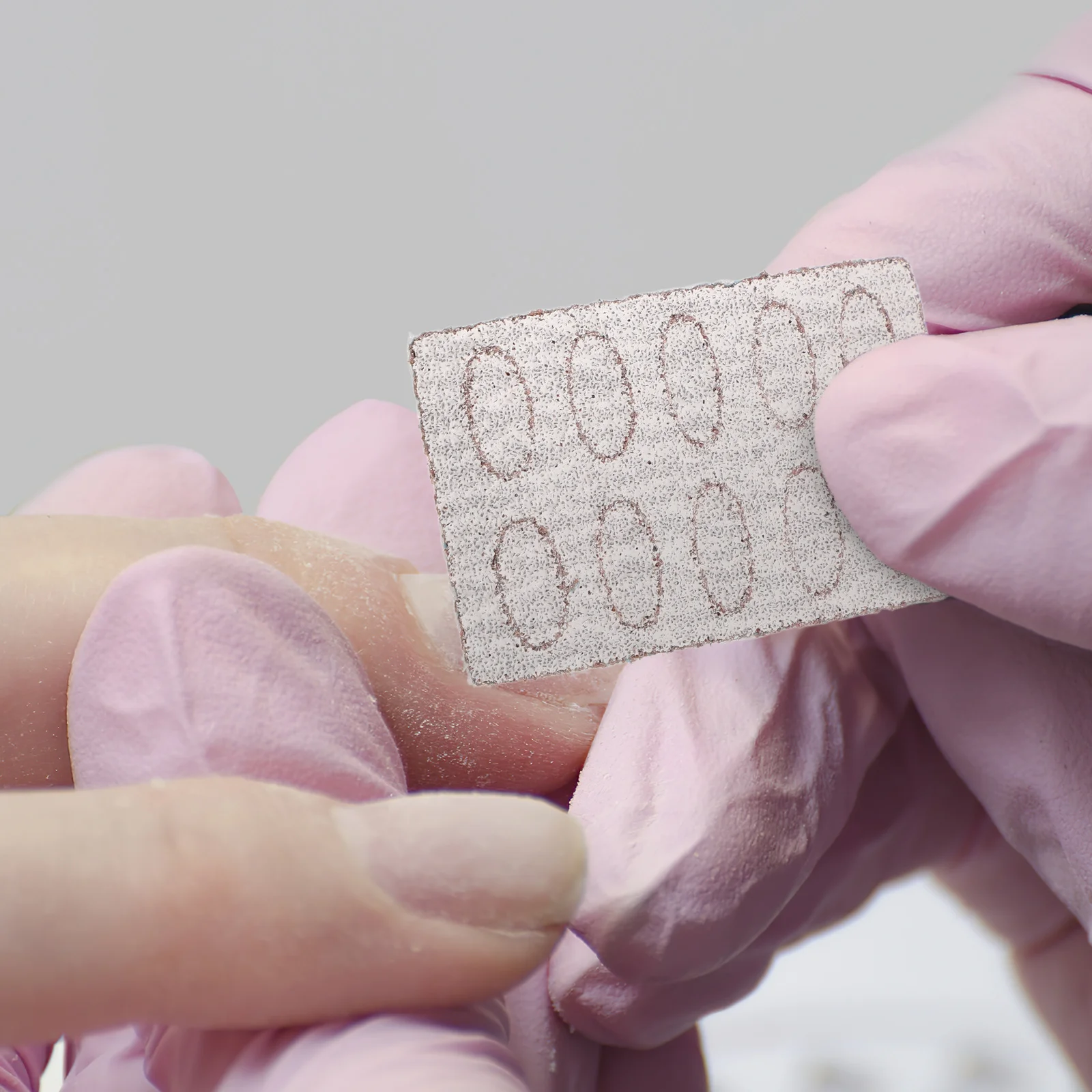 25 個交換可能な事前研磨サンドペーパーシートネイルケアツールネイルアートマニキュアトリートメントサンディングパッドキューティクルリムーバー