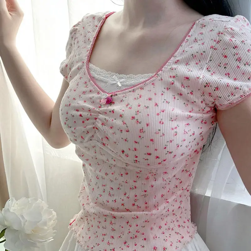 

Pure and Sweet Lace Splicing Fake Two-piece French Floral Slim and Slim Versatile Short-sleeved Top