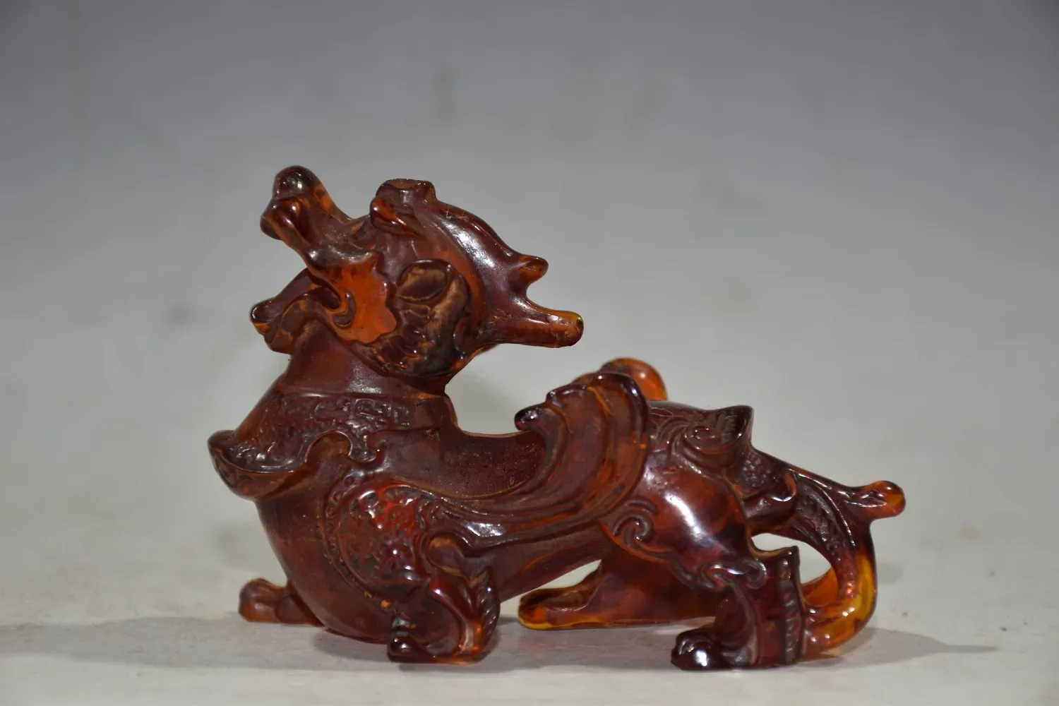 

Китайский янтарный талисман Фэншуй Злая дверь Фу Фу Собака Лев Зверь Статуя Кайлин