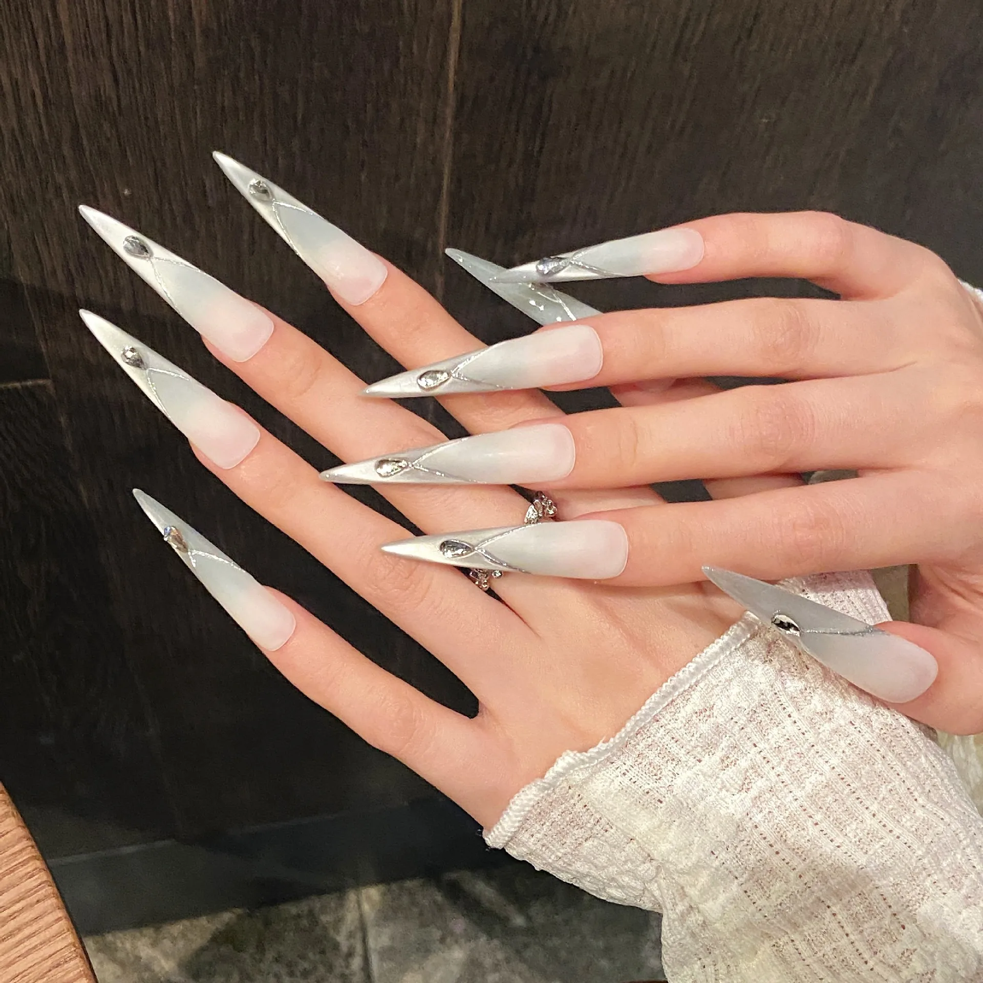 10 Stück handgemachte extra lange spitze Nägel zum Aufdrücken, Glitzer-Diamant-Dekor, künstliche Nägel, vollständige Abdeckung, tragbar, europäische gefälschte Nagelspitzen