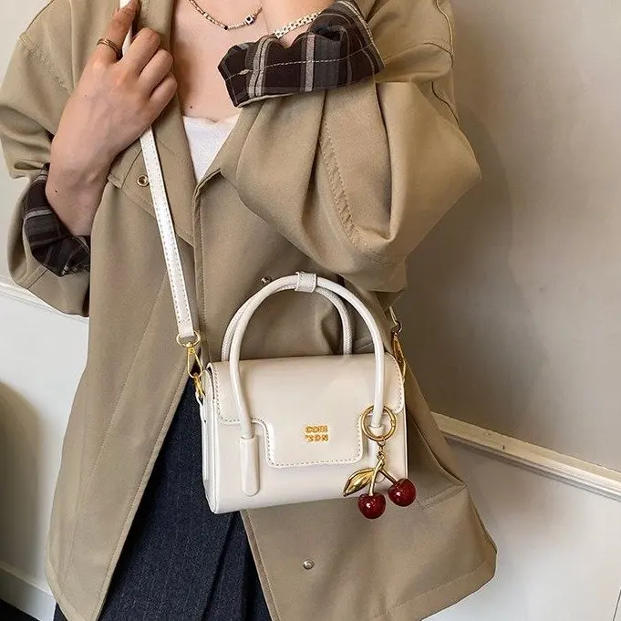 

‌ Квадратная сумка во французском стиле ретро 2025 года — однотонная сумка-мессенджер с регулируемым ремешком, нишевая сумка через плечо для работы и покупок, легкий вес