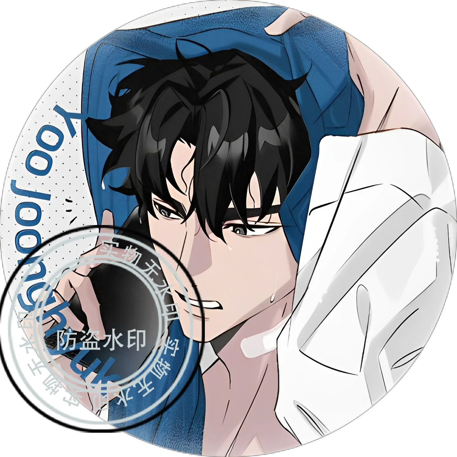 Dalla prospettiva dei lettori omniscienti, i distintivi di film luminosi laser attorno al cosplay dei fan sono regalati agli amici per la raccolta