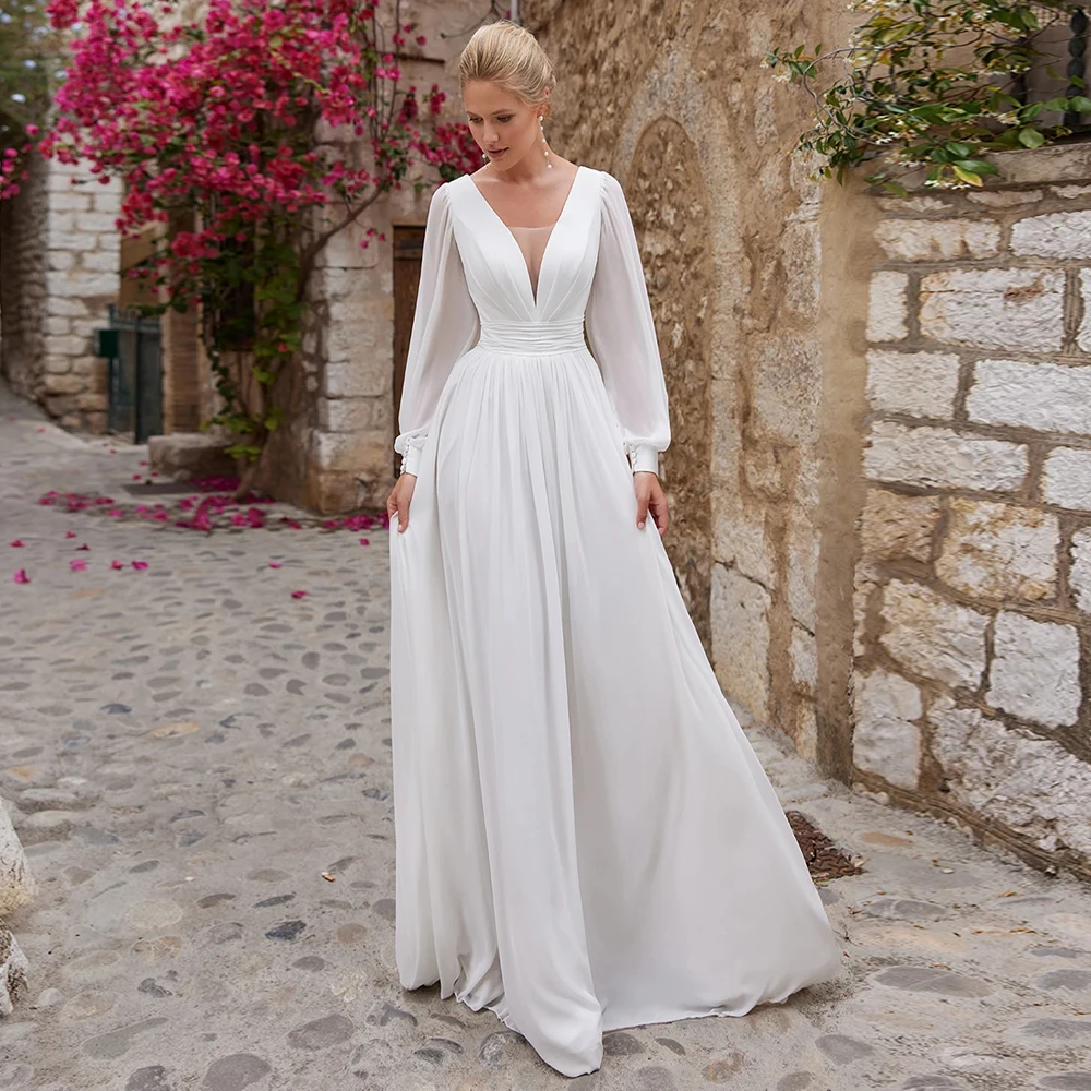 Einfaches Sommer-Hochzeitskleid nach Maß mit doppeltem V-Ausschnitt, Puffärmeln, Falten, Raffungen, A-Linie und Schleppe, Strand-Brautkleid
