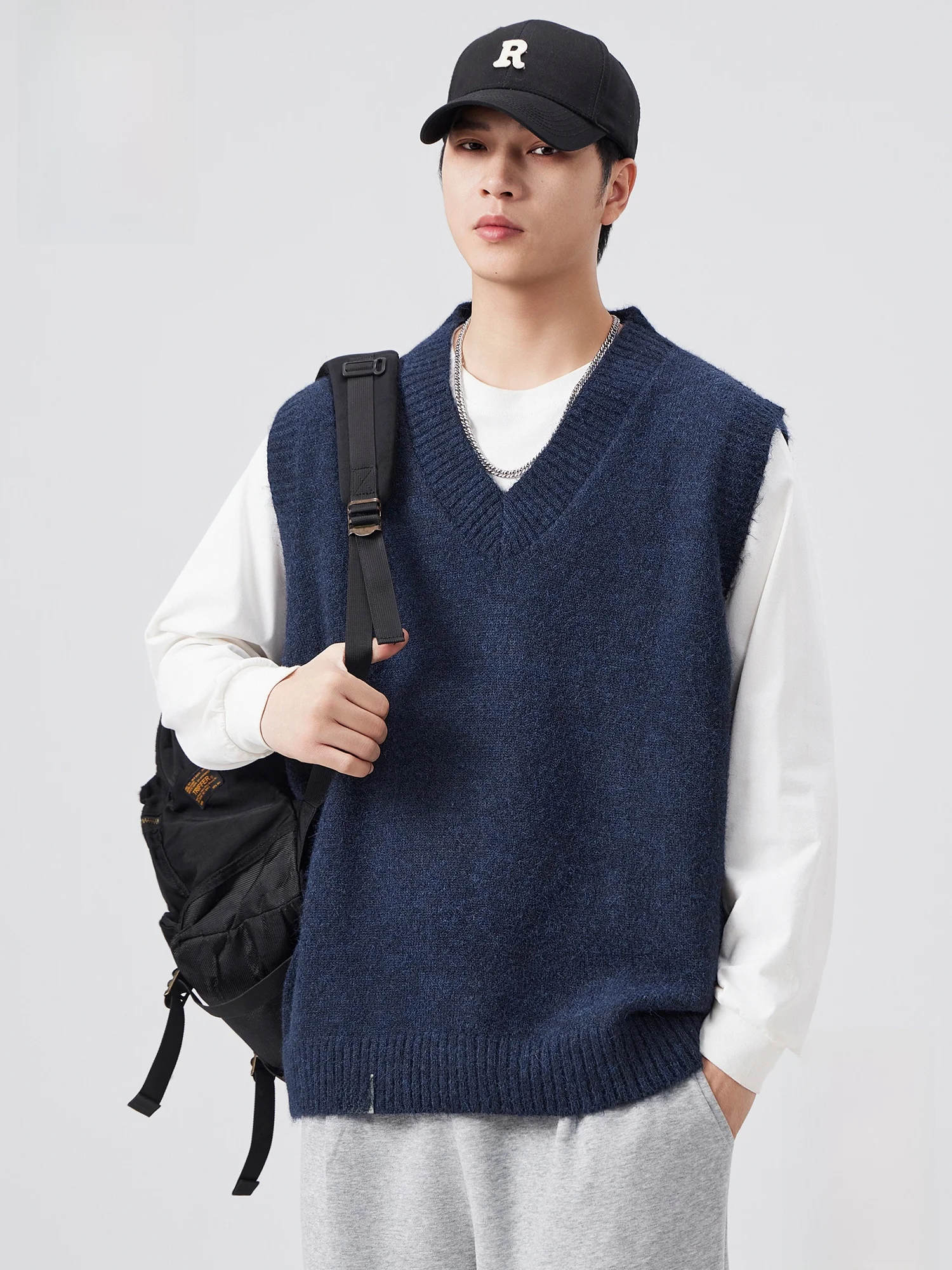 

PaulFrank College Sle V-Ne Knitted Vest Men's Autumn Winter New Layering Svel Sweater Soft Polyester Blend Warmth