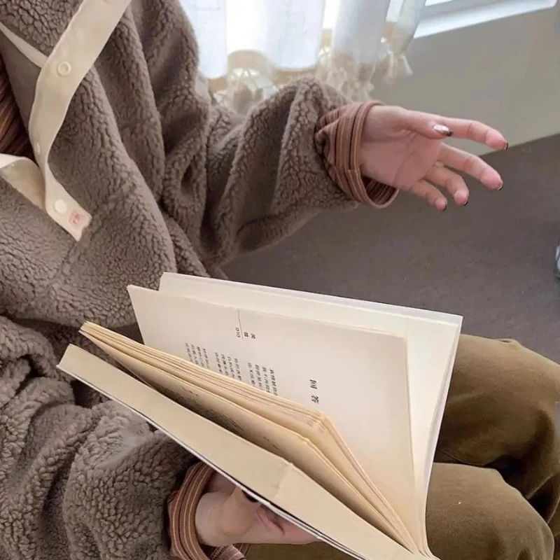 Jaket Sweatshirt Kerah Vintage Musim Gugur dan Musim Dingin 2025 untuk Wanita Lengan Panjang dengan Beludru Tebal dan Atasan Longgar