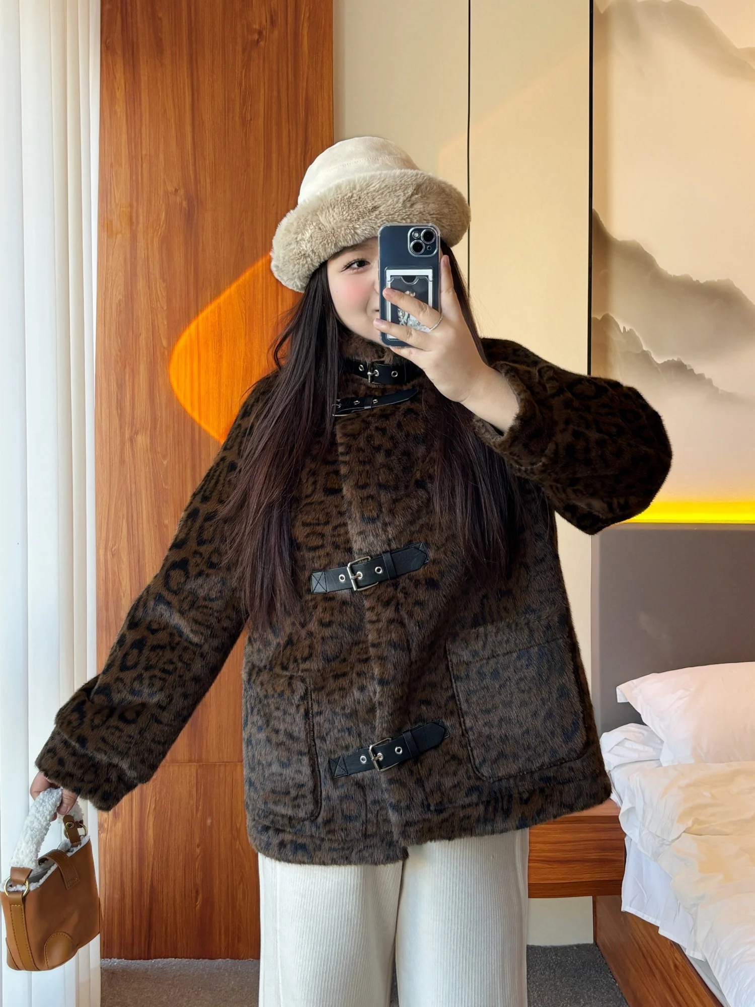 

Fashionable plus Size Women's Winter Jacket Short Casual Stand Collar Leopard Print Thickened Polyester Shape Body Type