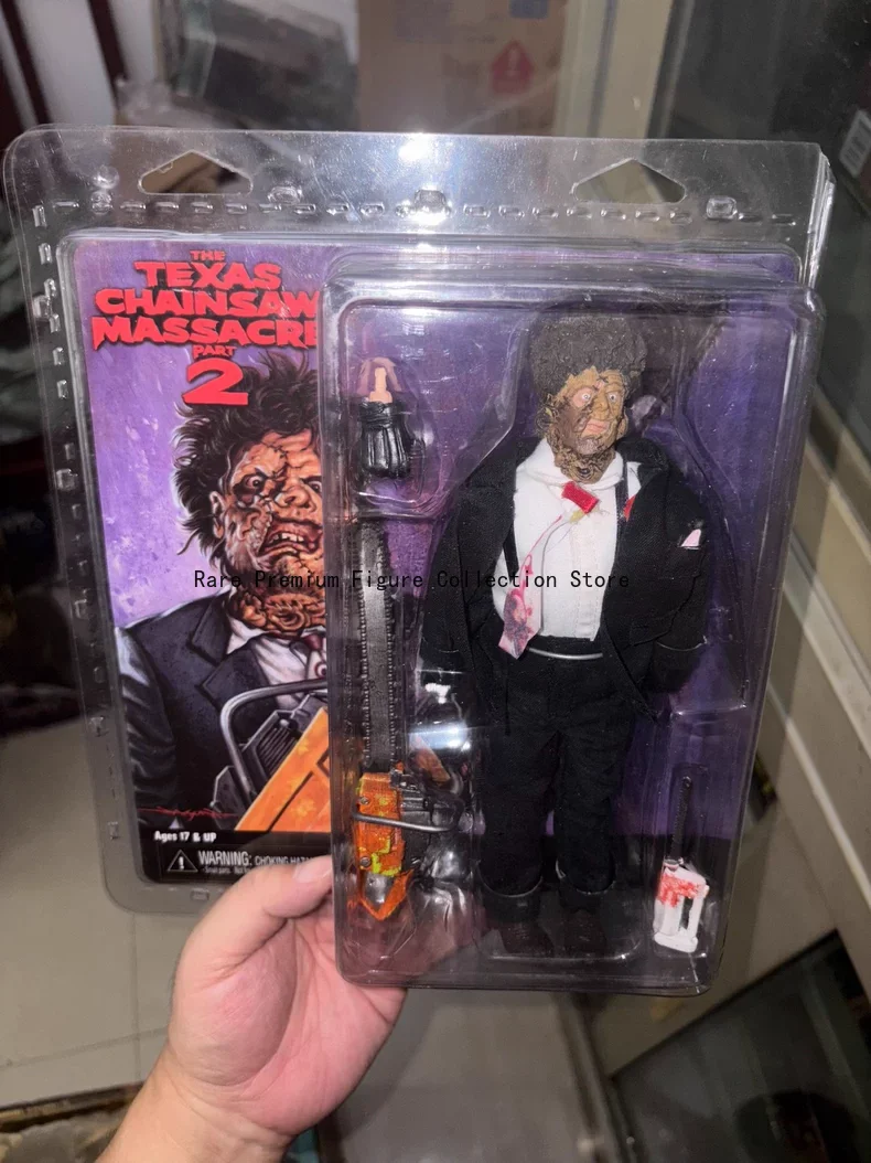 

Совершенно новый герметичный тканевый наряд с кожаным лицом NECA, смокинг, черный костюм (Texas Chainsaw), экшн-фигурка с реальными фотографиями продукта